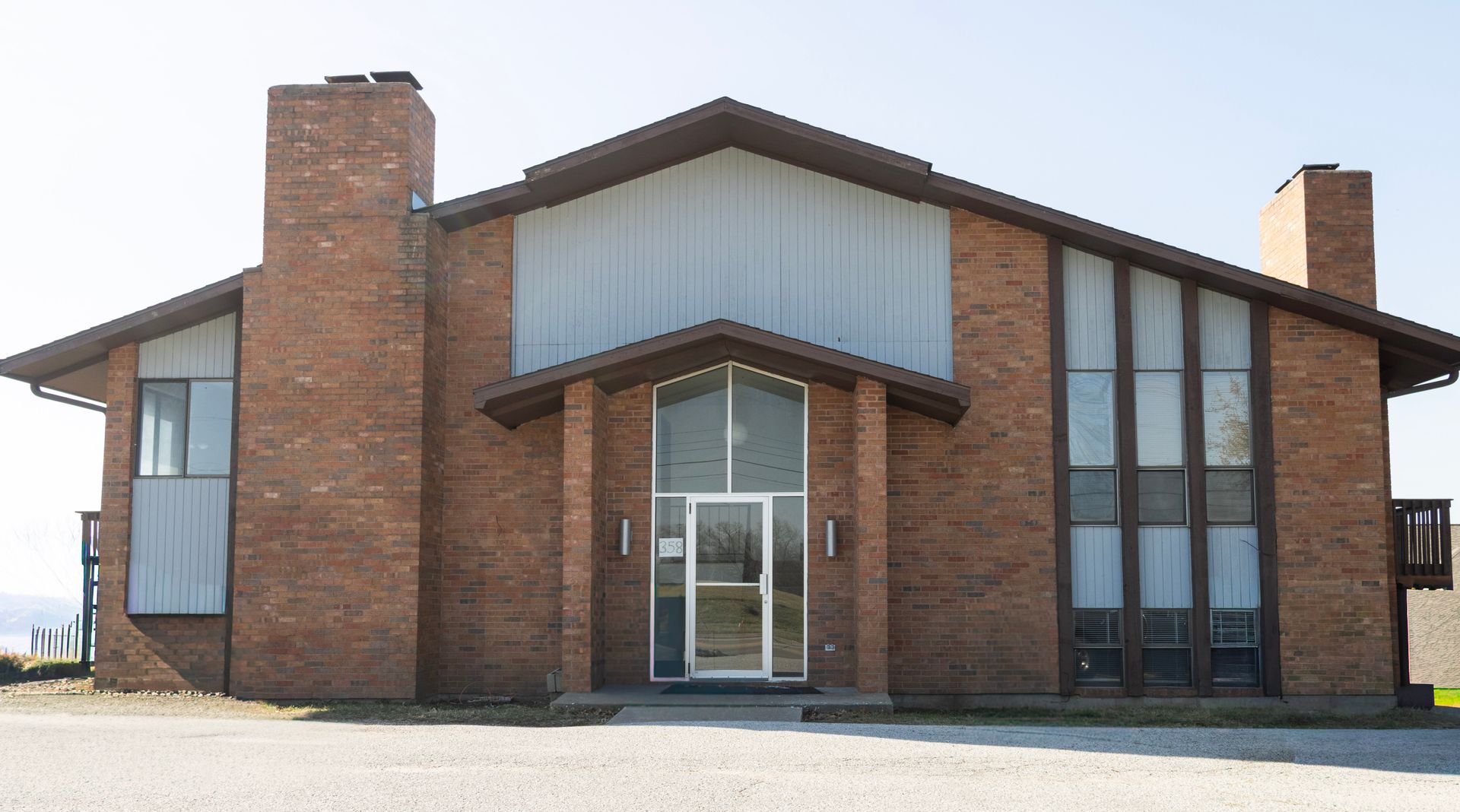 Columbia Apartment: 358 W Southampton Dr