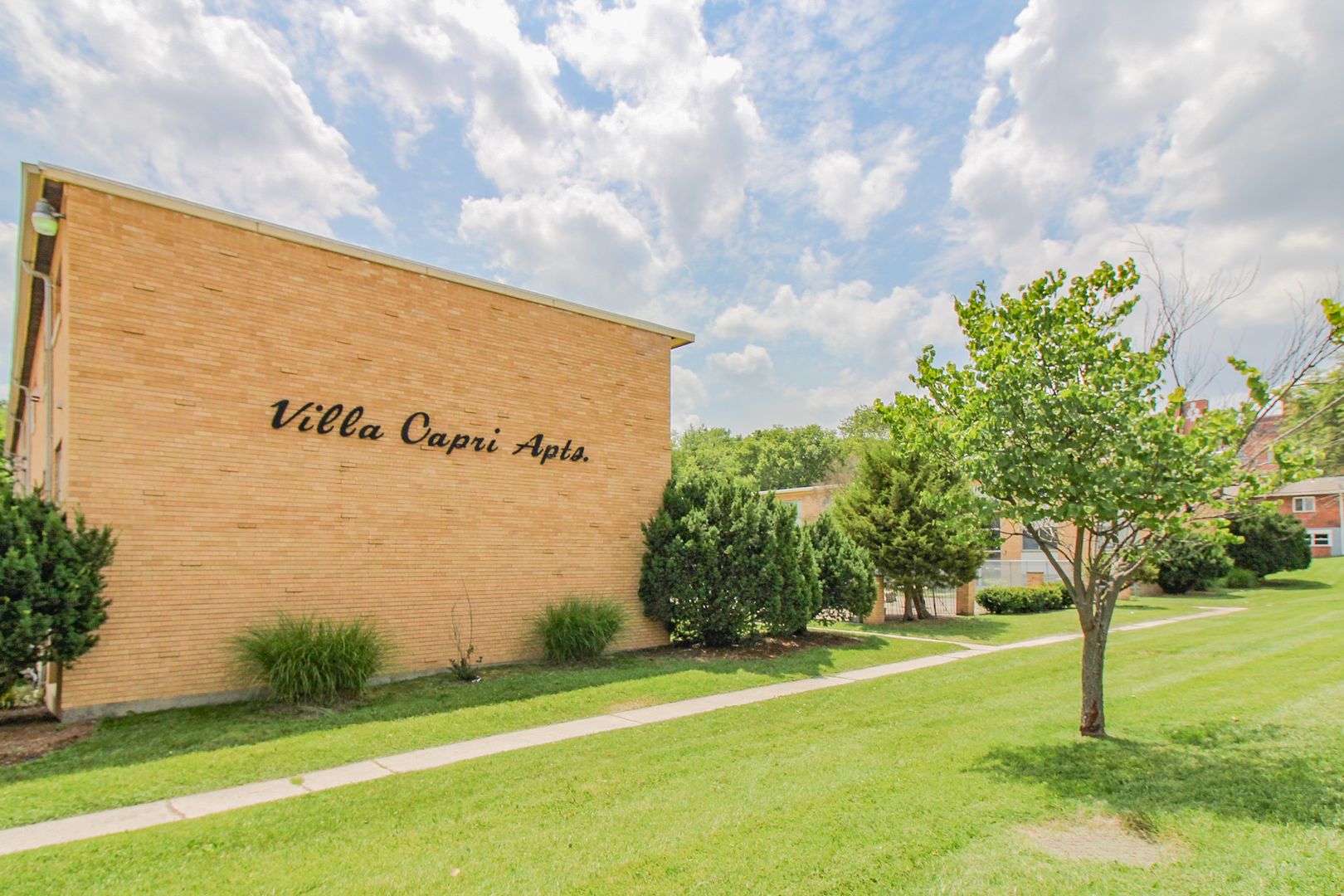 Columbia Apartment: 1722 E Broadway