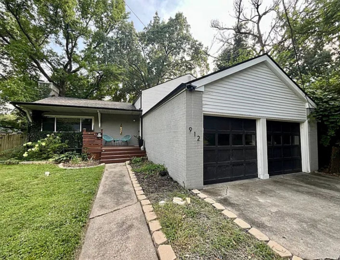 Columbia House: 912 Again St