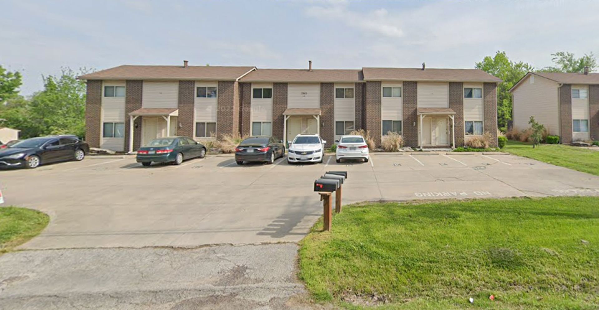 Columbia Apartment: 2905 Mexico Gravel