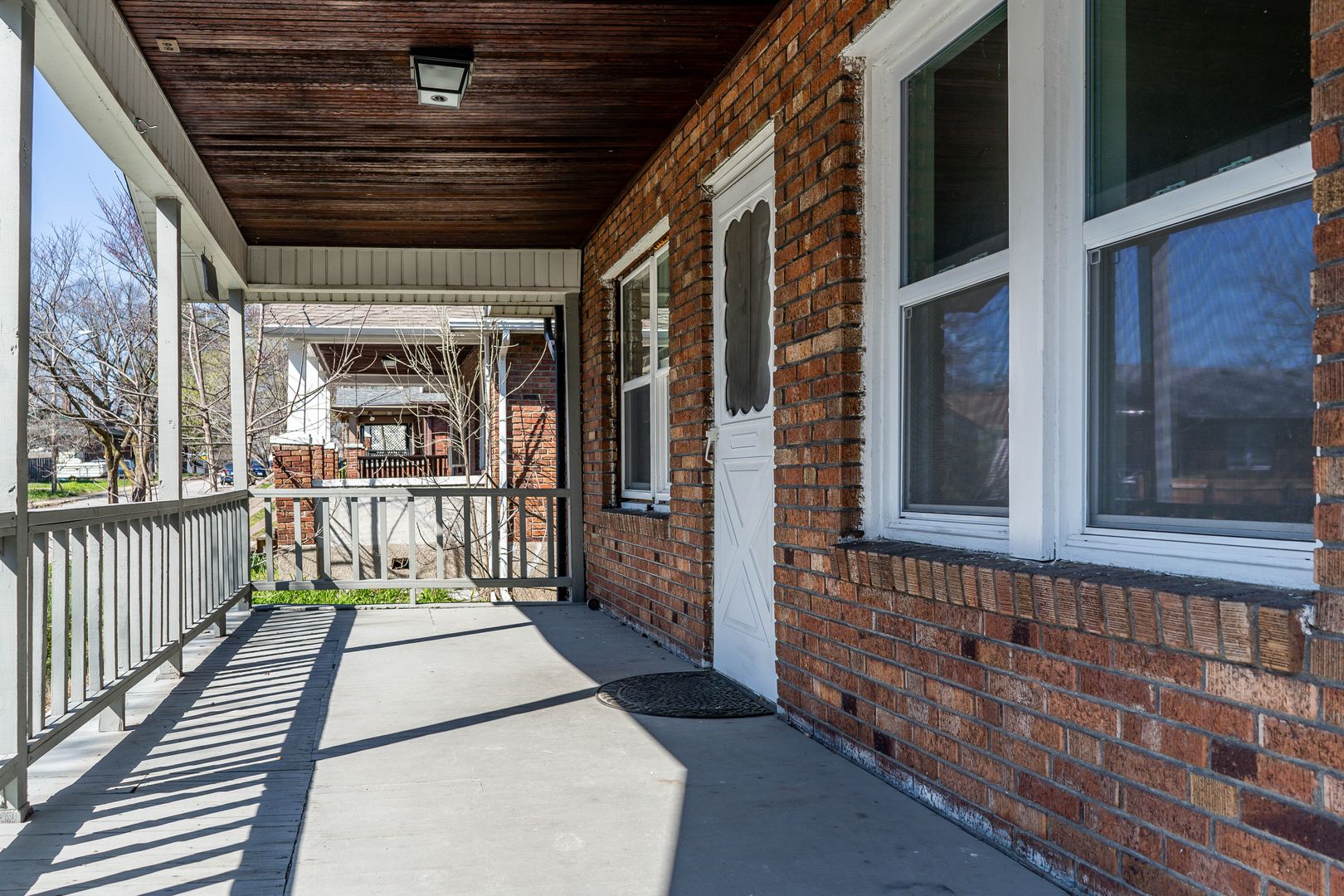 Columbia House: 606 Paris Ct