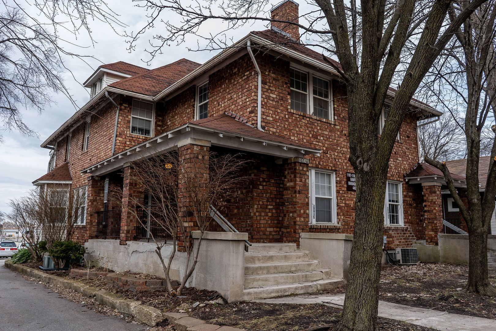 Columbia Apartment: 1107 E Walnut St