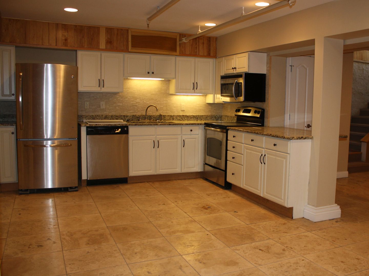 Columbia Apartment: 904 E Broadway