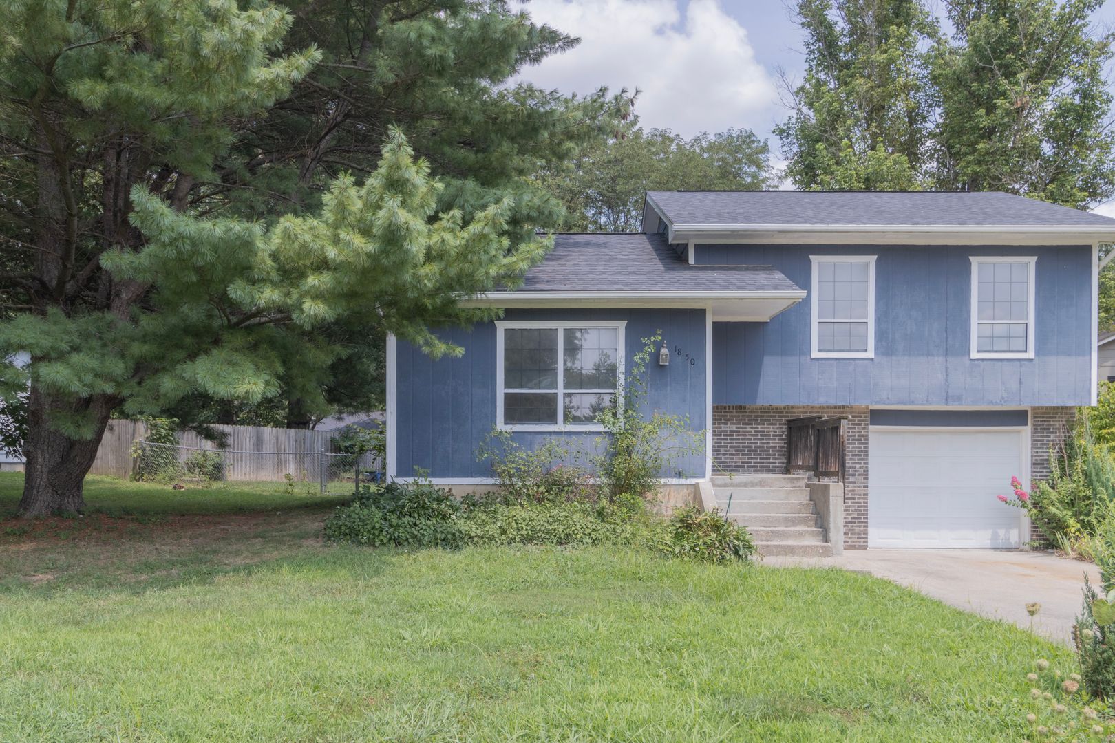 Columbia House: 1850 W Amos Dr