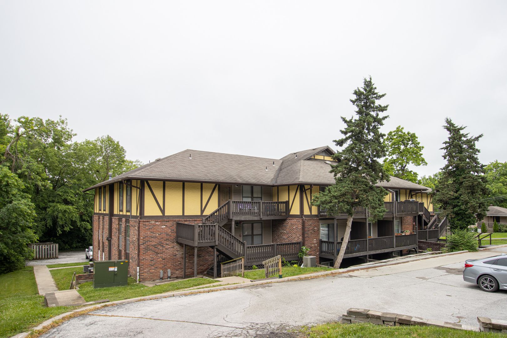 Columbia Apartment: 1607 Richardson St.