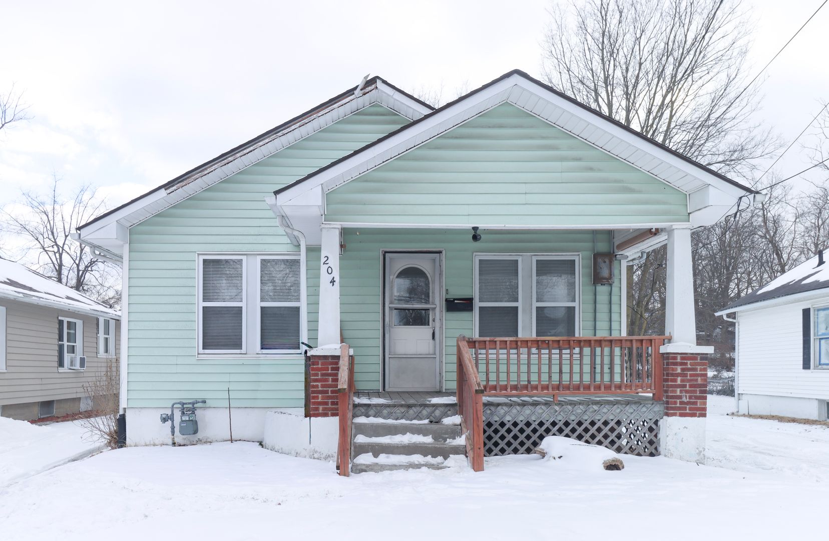 Columbia House: 204 W Sexton Rd