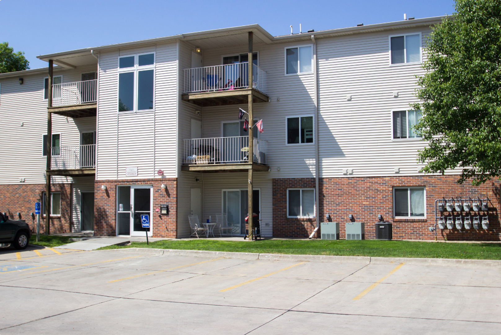 Council Bluffs Apartment: 649 Parkwild Dr
