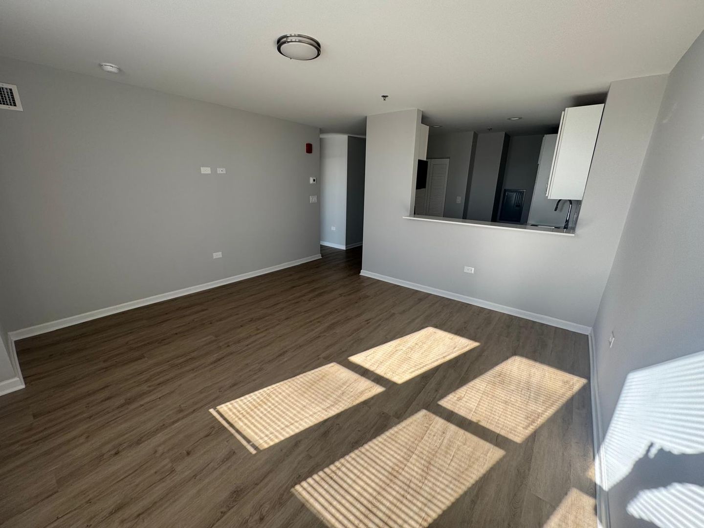 Waukegan Apartment: 10 N Sheridan Rd.