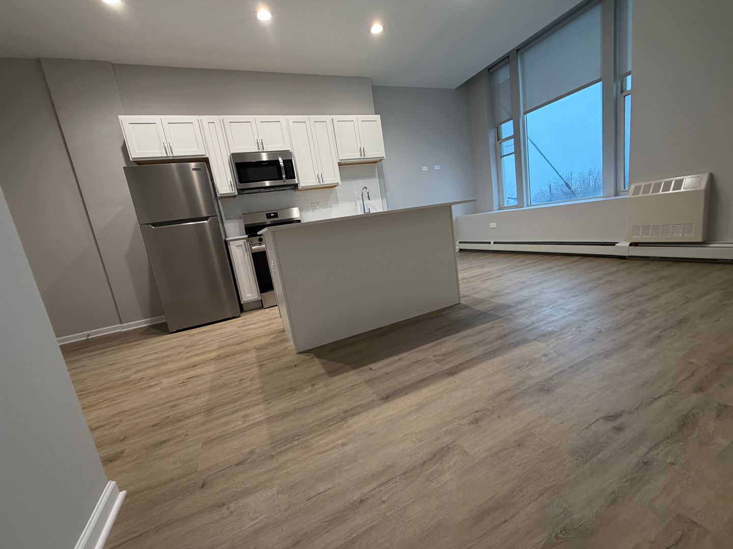 Waukegan Apartment: 10 N Sheridan Rd.