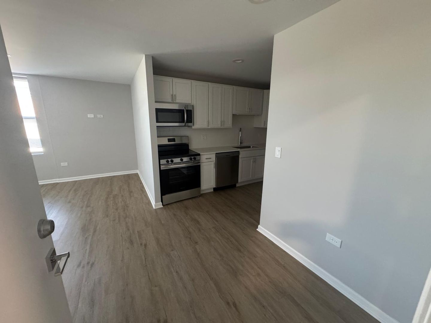 Waukegan Apartment: 10 N Sheridan Rd.