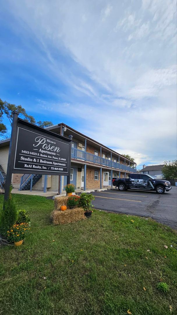 Posen Apartment: 14513-14523 S Kedzie Ave