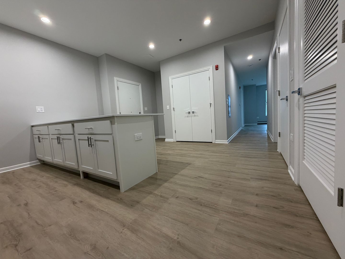 Waukegan Apartment: 10 N Sheridan Rd.