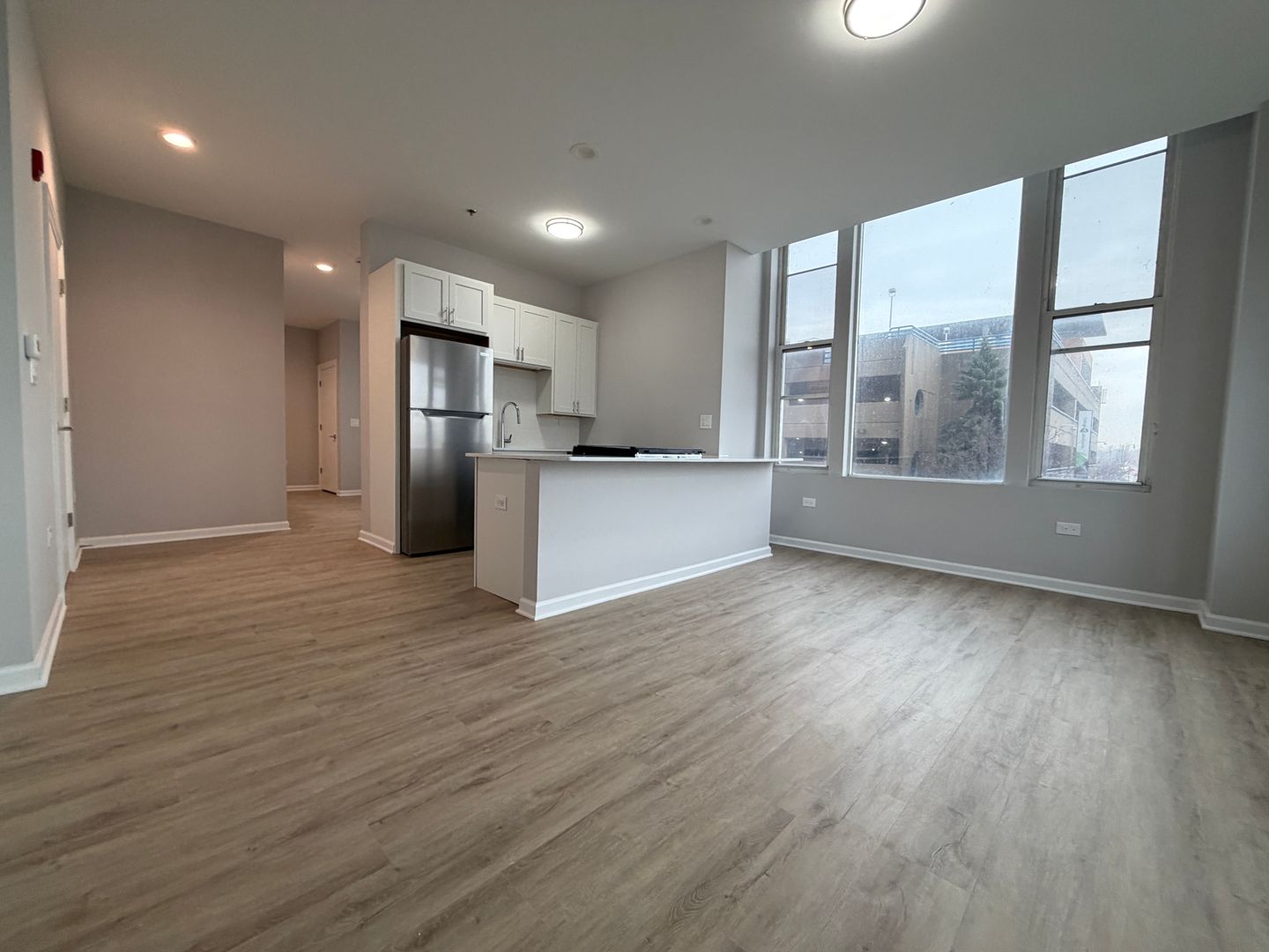 Waukegan Apartment: 10 N Sheridan Rd.