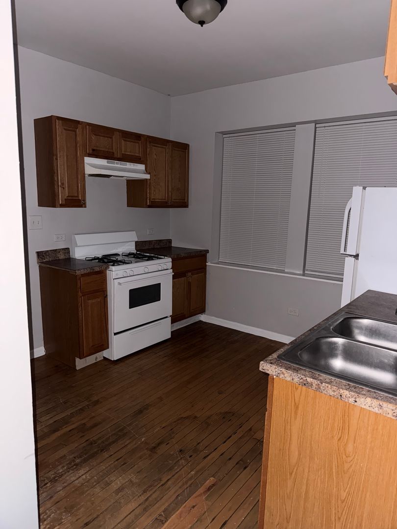 Chicago Apartment: 5607 S. Green St.