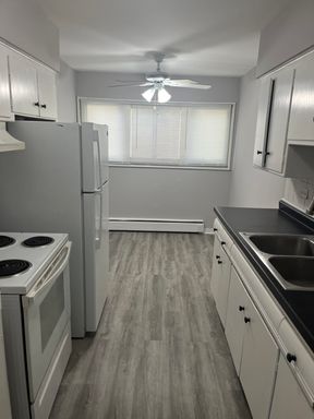 3 Bed 1.5 Bath Rental at 1423 E 154th Place, Dolton, IL – photo 1