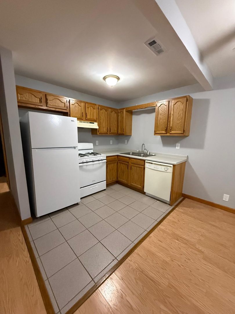 Chicago Heights Apartment: 3020 Jackson Ave