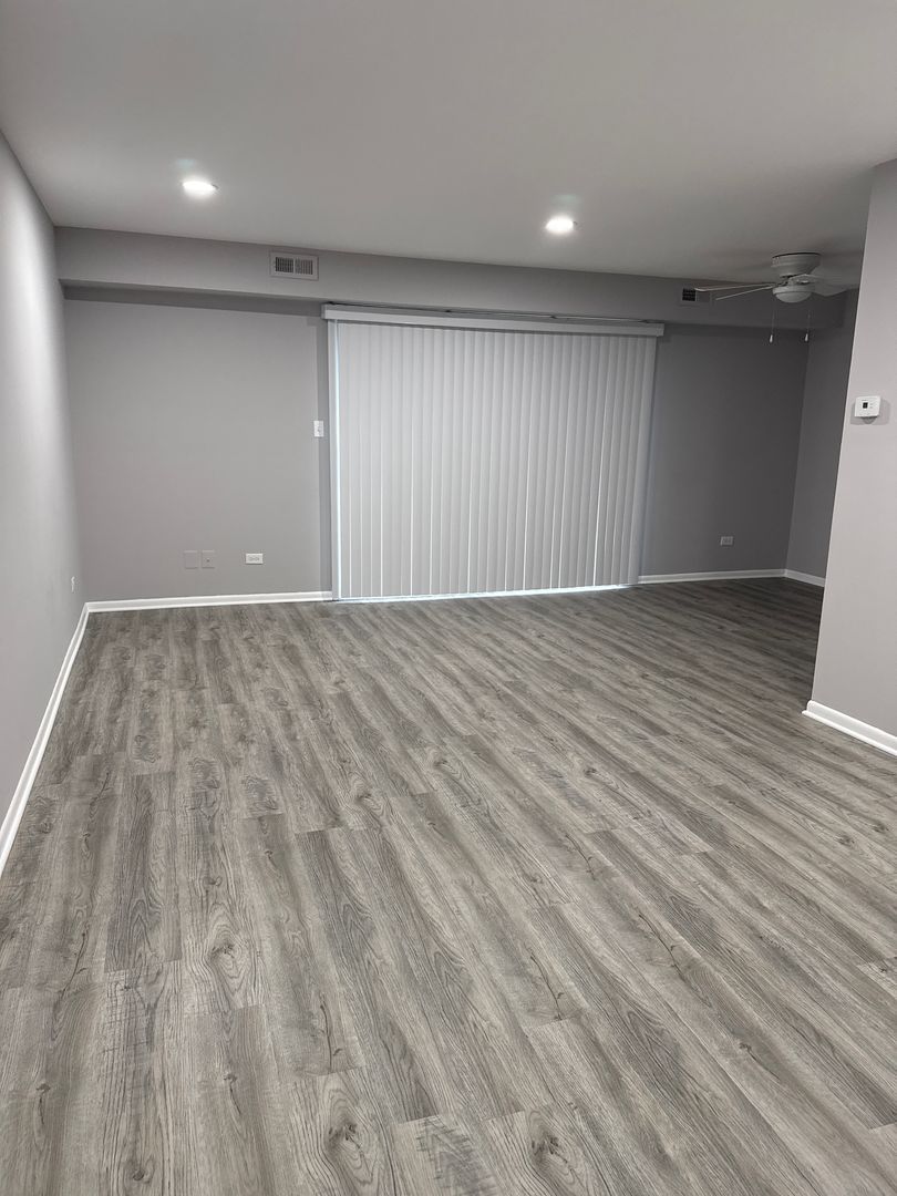 Glenwood Apartment: 609-649 E Glenwood Lansing Rd.