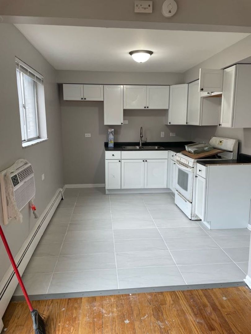 Calumet Park Apartment: 12619 - 12623 Lincoln Street