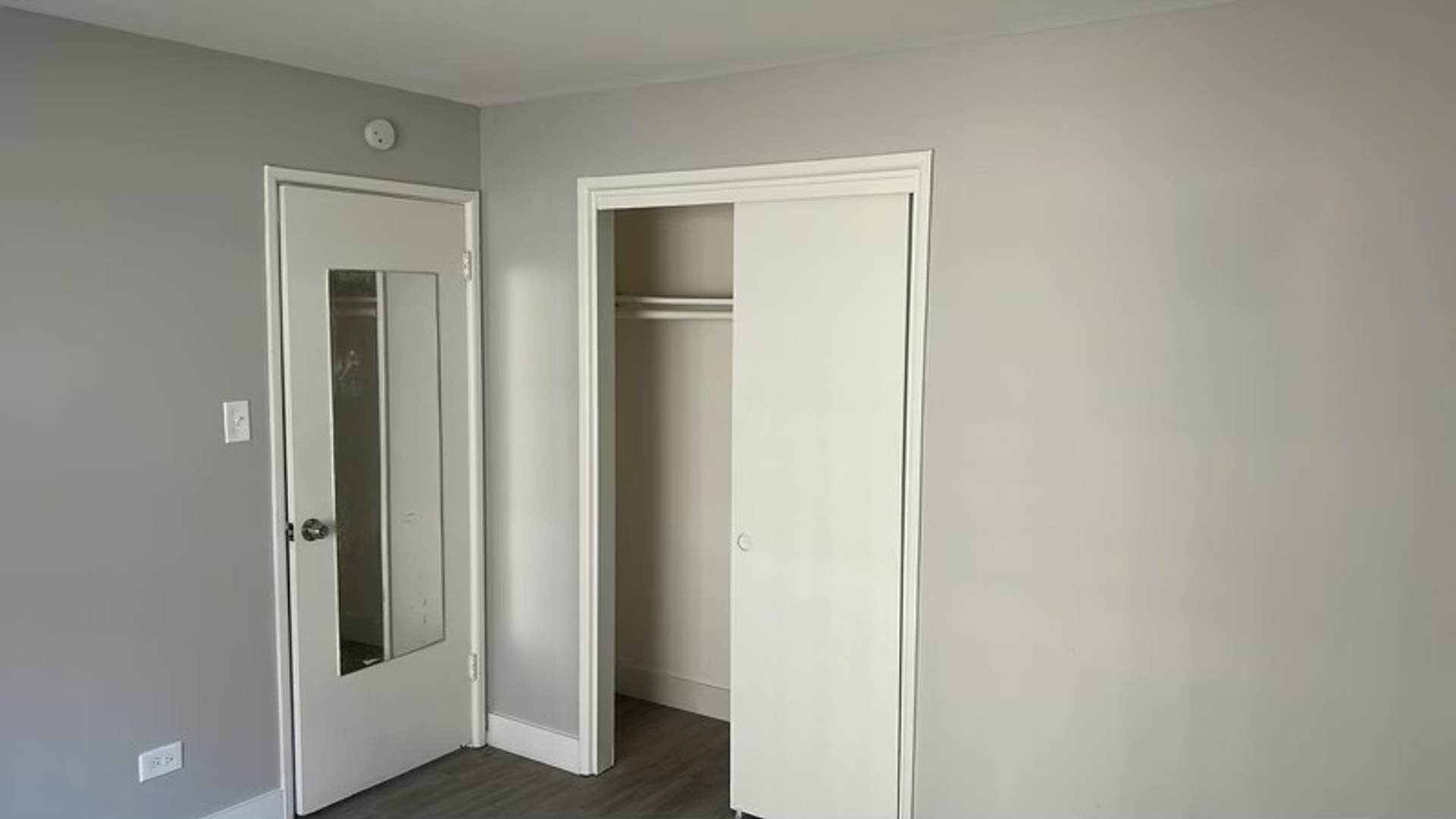 Worth Apartment: 6545-6547 W 111th St