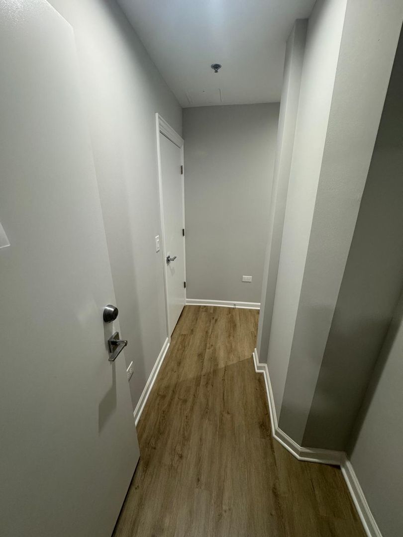 Waukegan Apartment: 10 N Sheridan Rd.