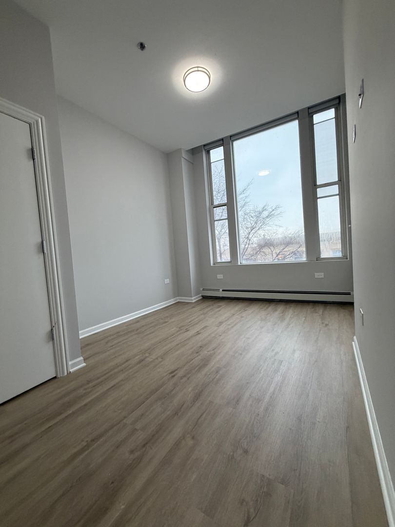 Waukegan Apartment: 10 N Sheridan Rd.