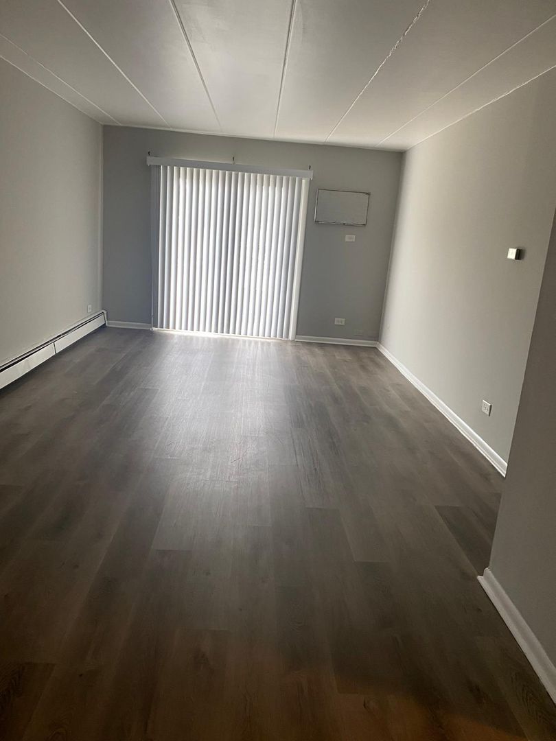 Dolton Apartment: 14315 S Pennsylvania Ave