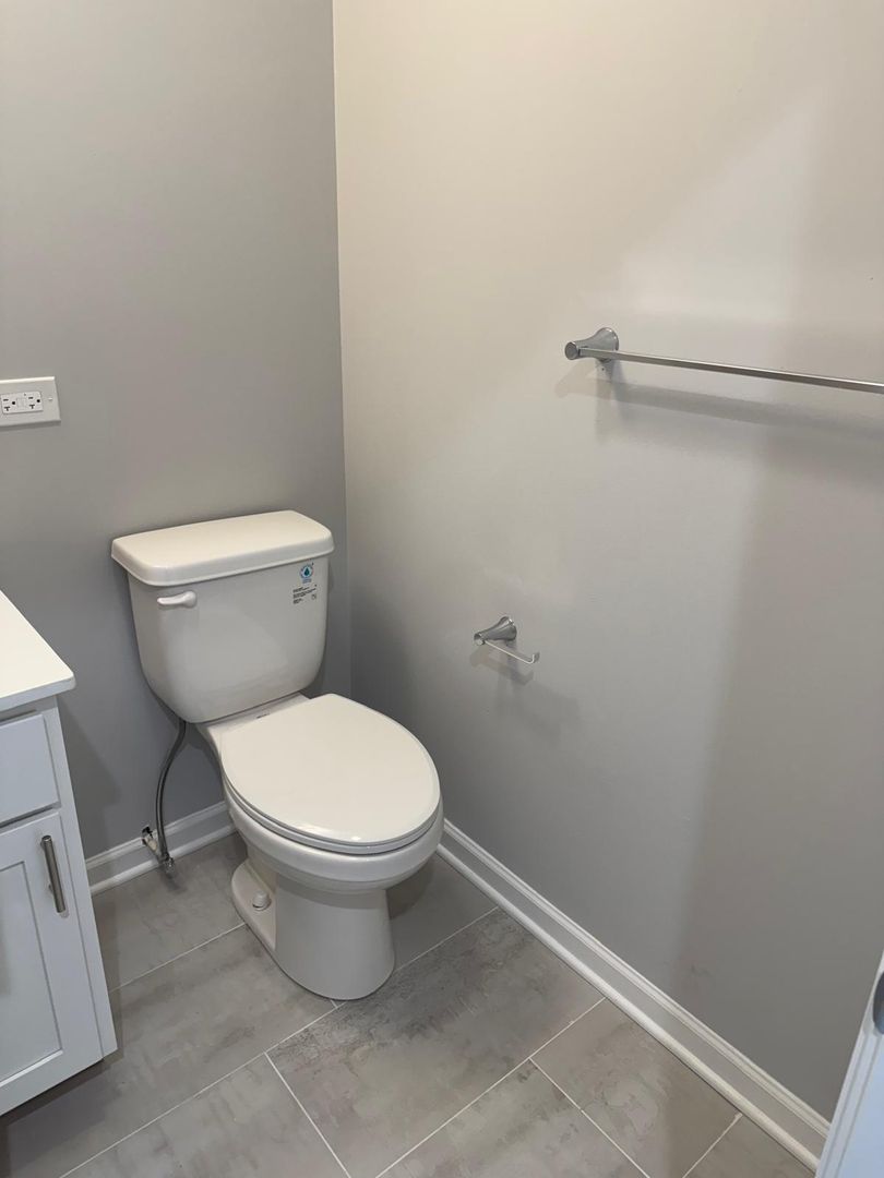 Waukegan Apartment: 10 N Sheridan Rd.