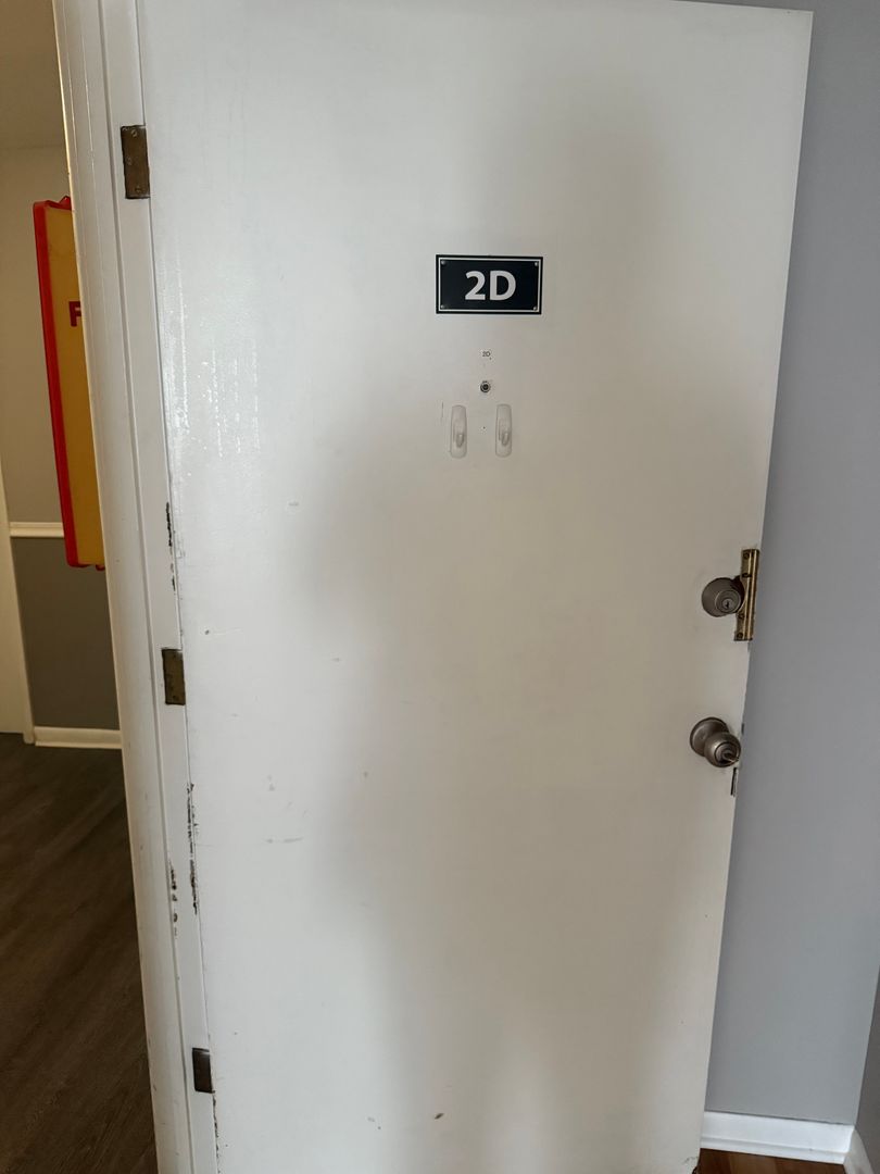 Glenwood Apartment: 609-649 E Glenwood Lansing Rd.