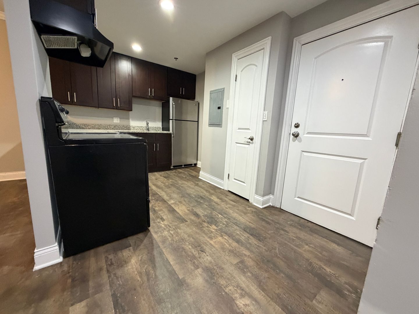 Waukegan Apartment: 10 N Sheridan Rd.