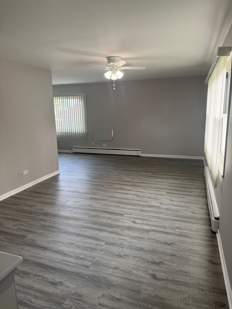Dolton Apartment: 1450 E 154th Pl