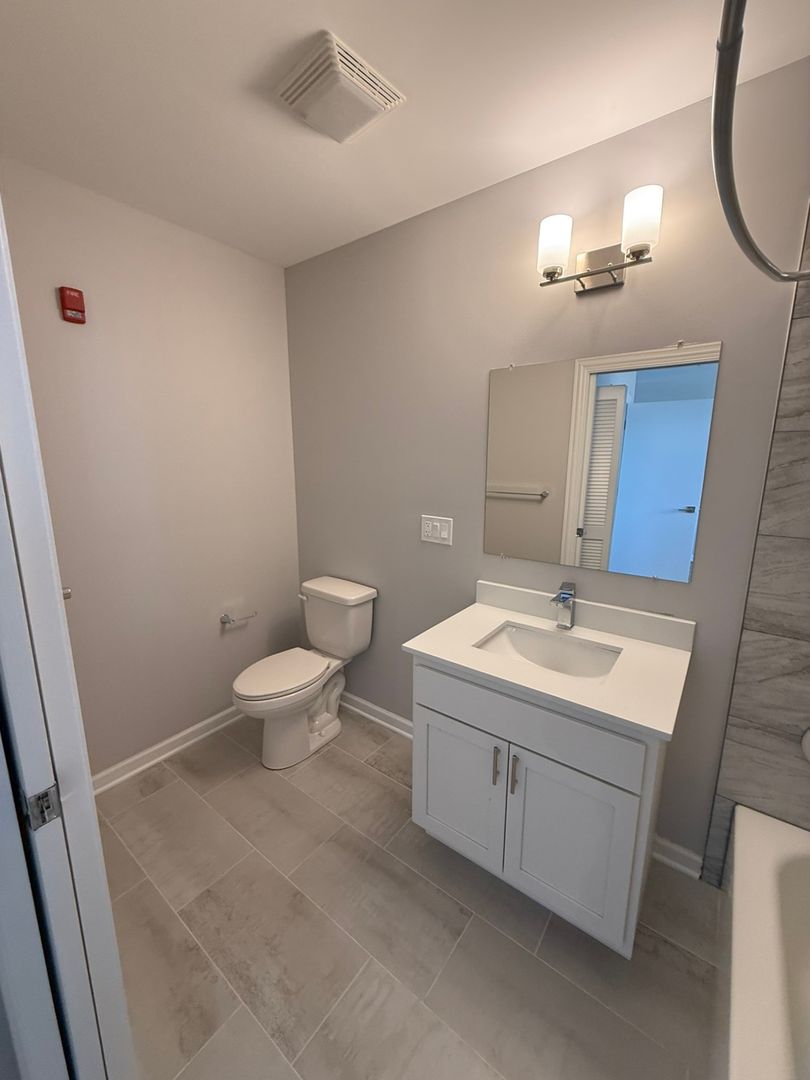 Waukegan Apartment: 10 N Sheridan Rd.