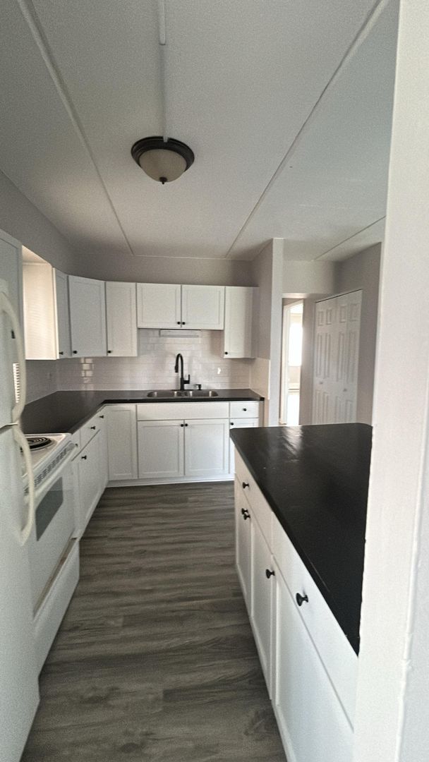 Sauk Village Apartment: 2601 Marigold Dr.