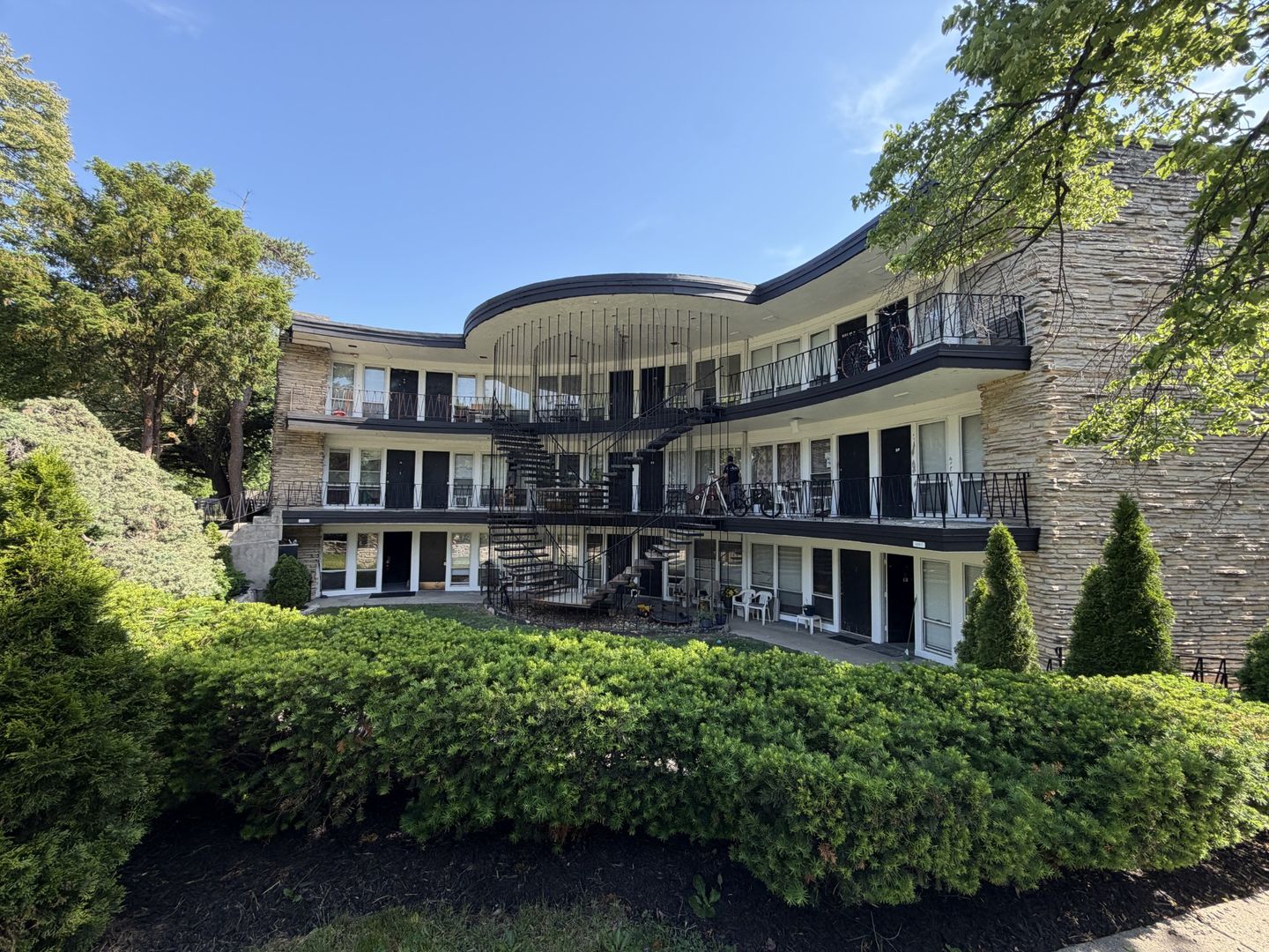 RENOVATED ONE BED APARTMENTS - $1,550.00 2 of 12