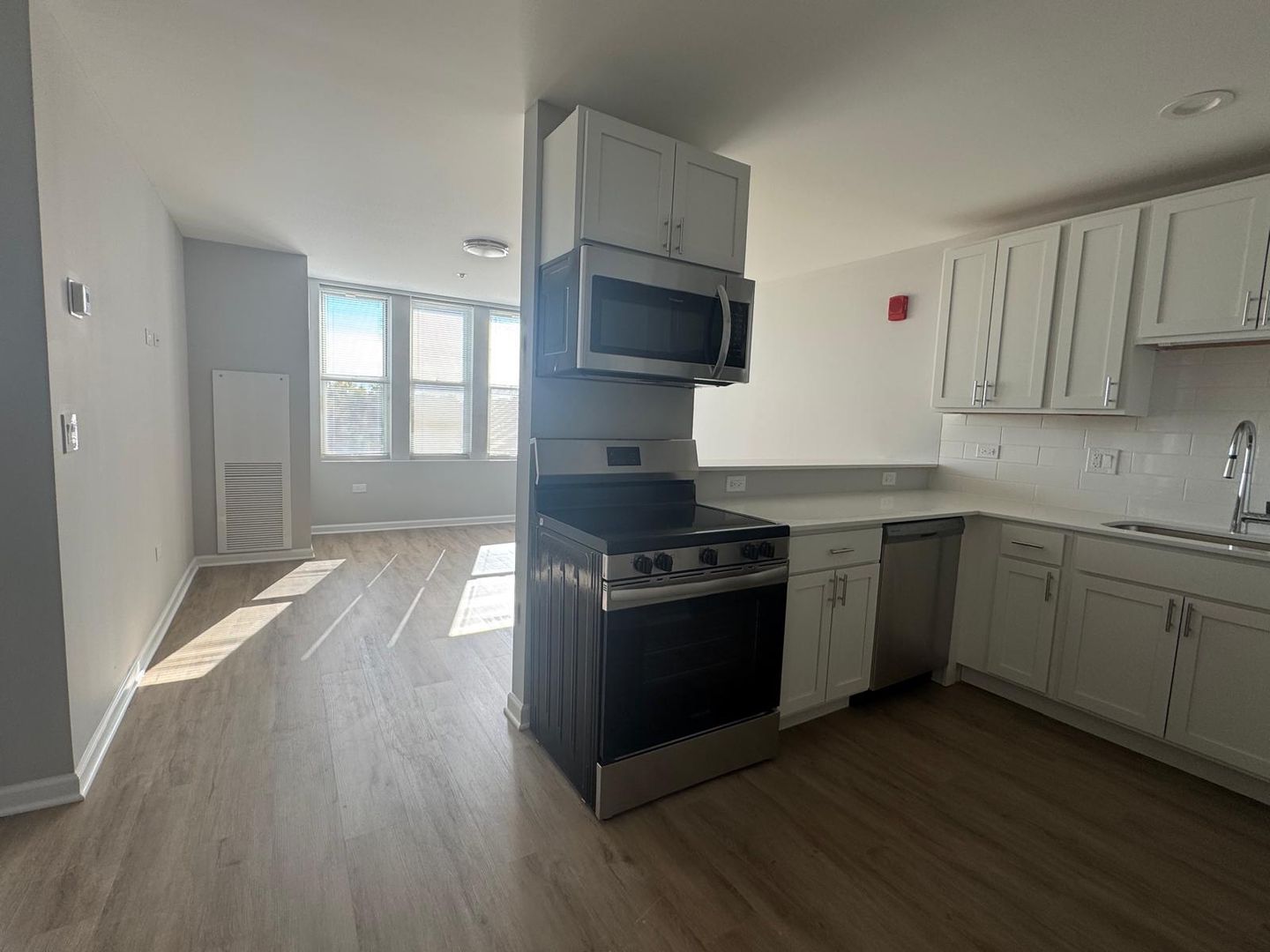 Waukegan Apartment: 10 N Sheridan Rd.