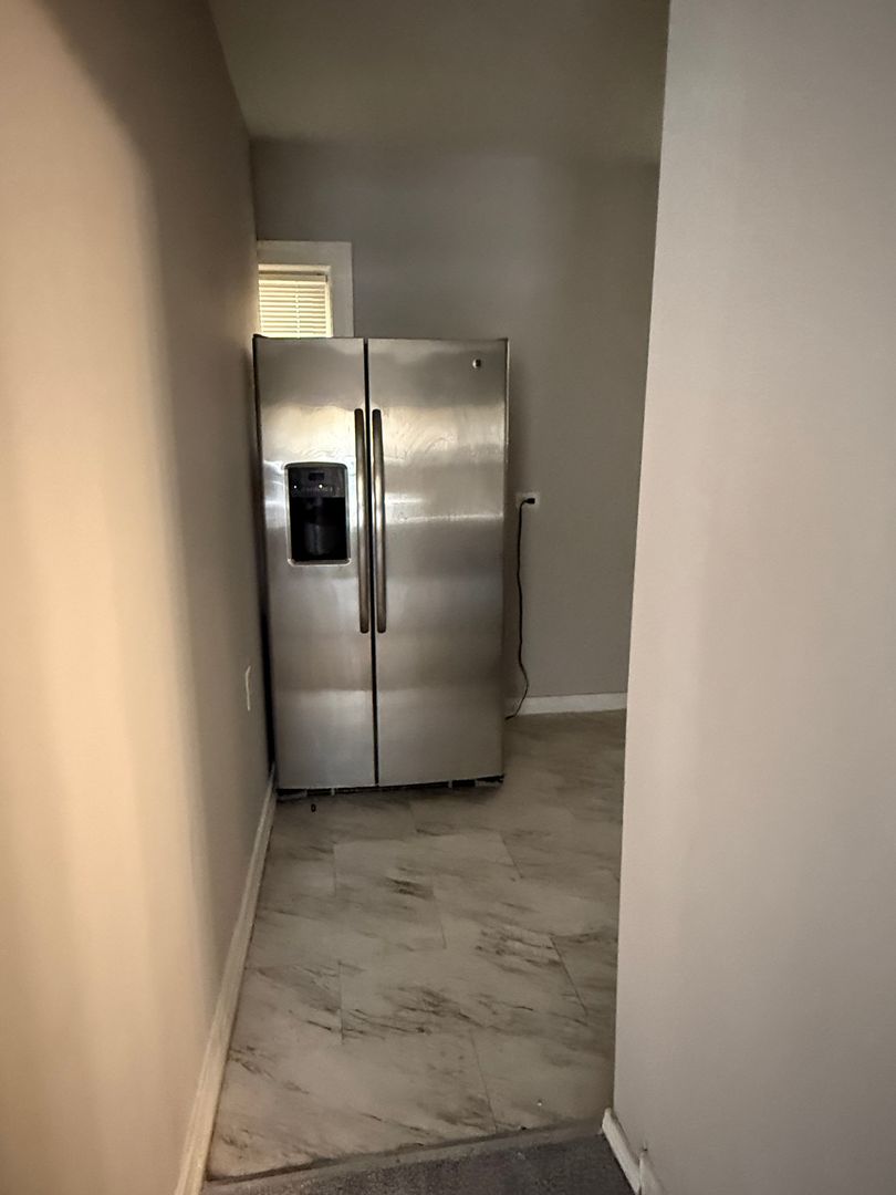 Chicago Apartment: 7601 S Kingston Ave