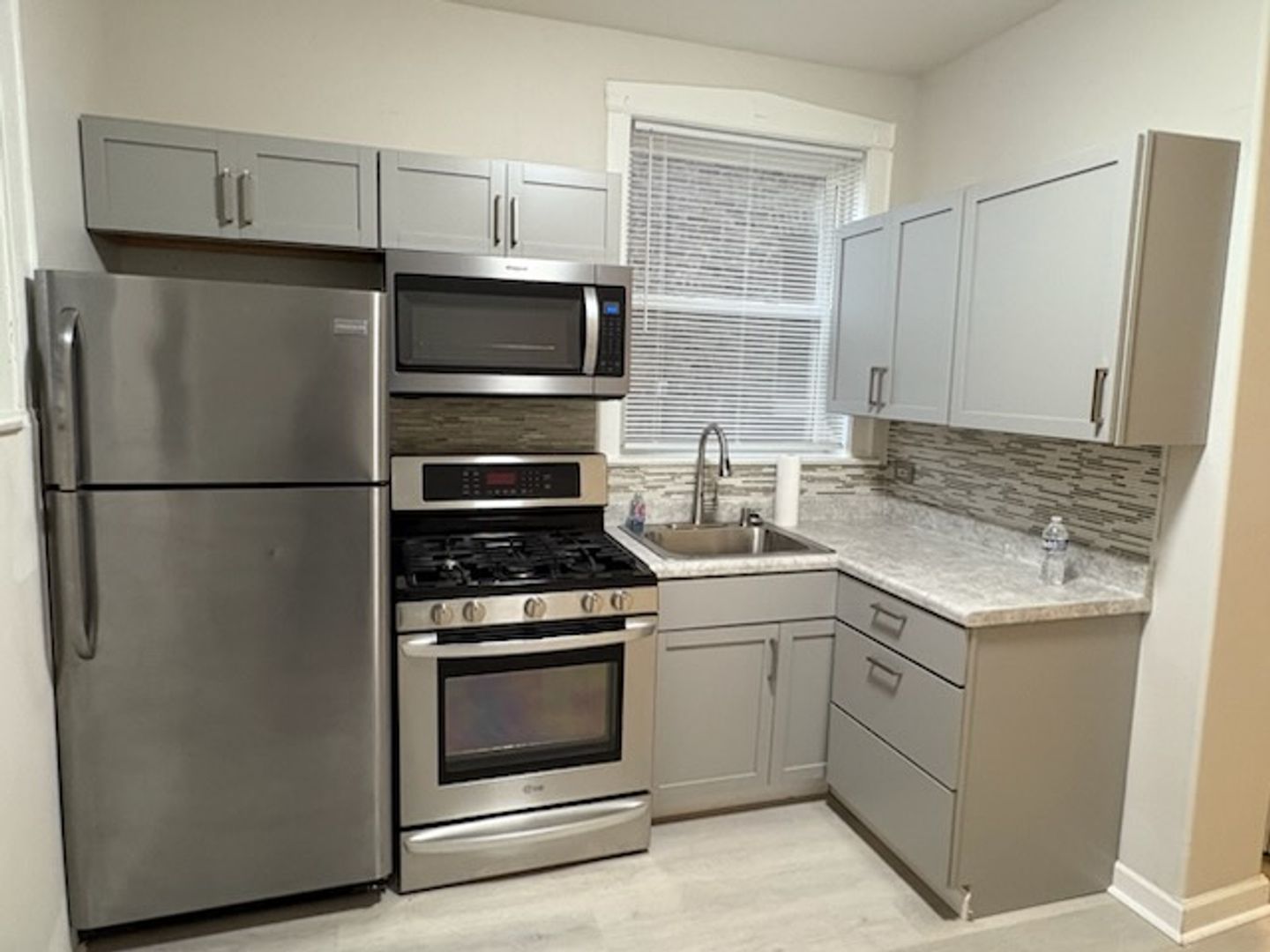 CHICAGO Apartment: 6748 S Cornell Ave