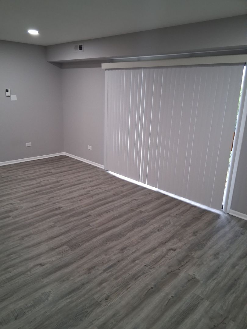 Glenwood Apartment: 609-649 E Glenwood Lansing Rd.