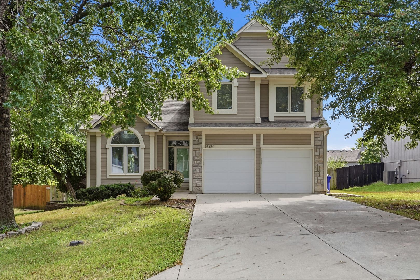 Olathe House: 14241 W 128th St