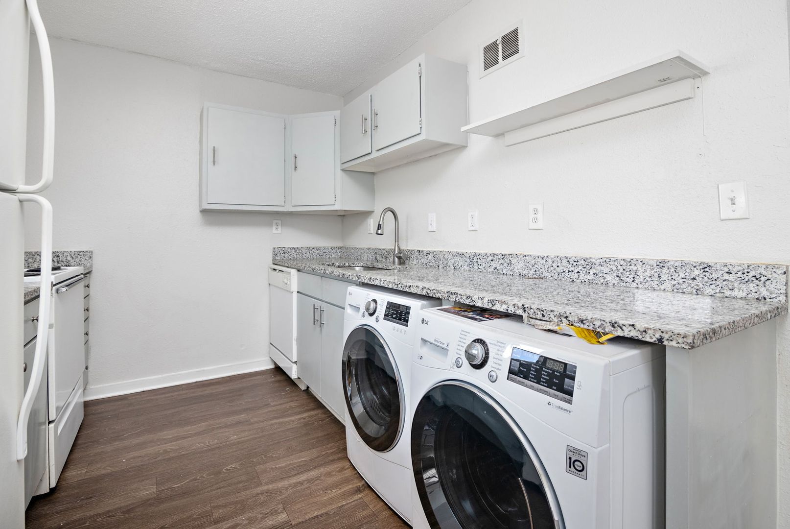 Laundry room at Belton Crossing (8 of 8)