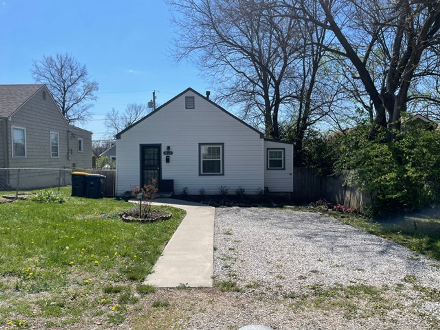 Kansas City House: 1125 E 84th Ter