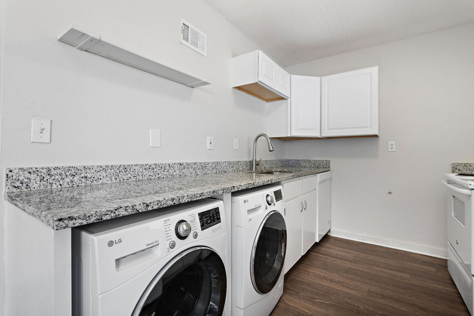 Laundry room at Belton Crossing (5 of 8)