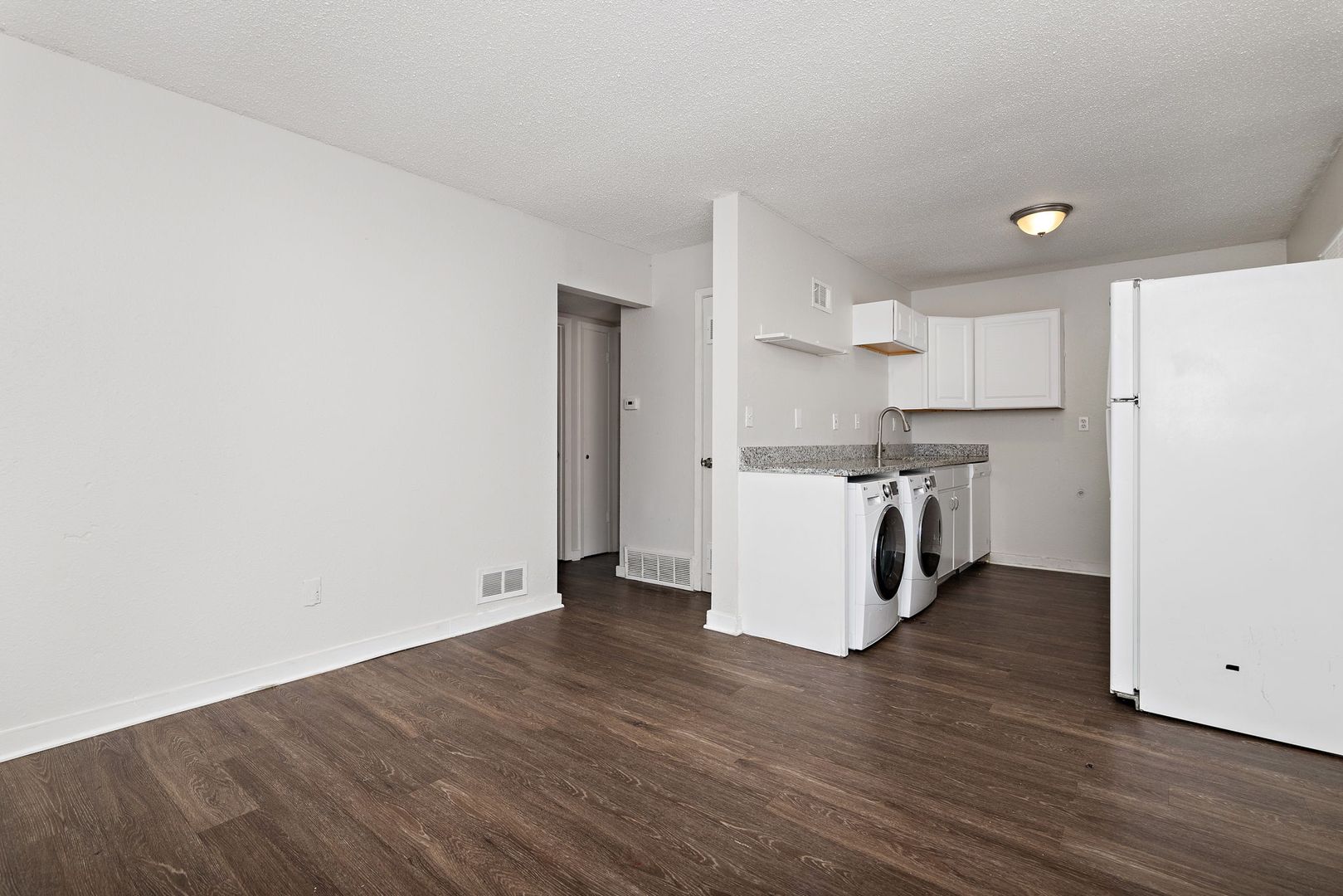 Laundry room at Belton Crossing (4 of 8)