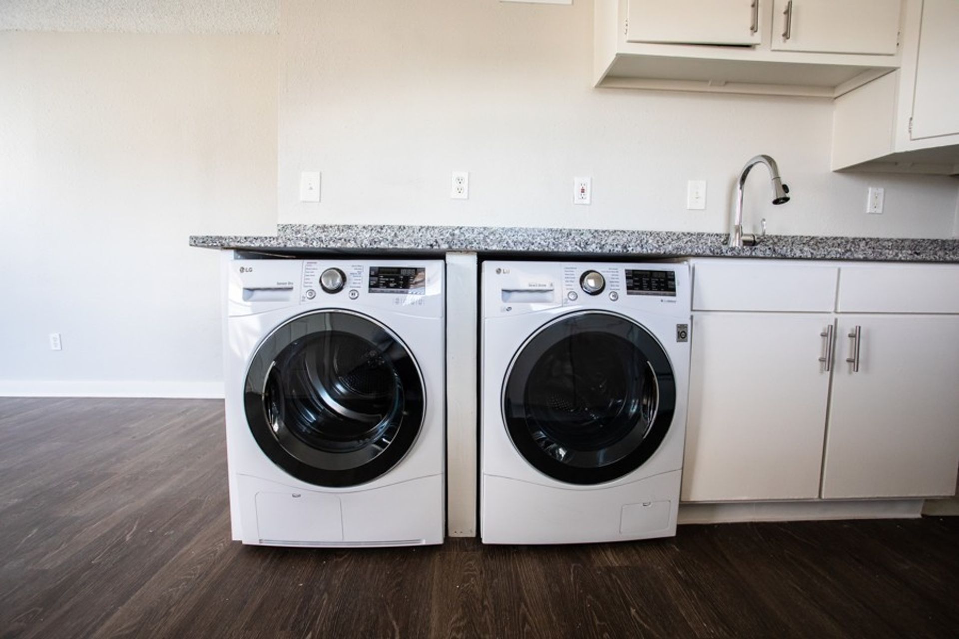Laundry room at Belton Crossing (3 of 8)