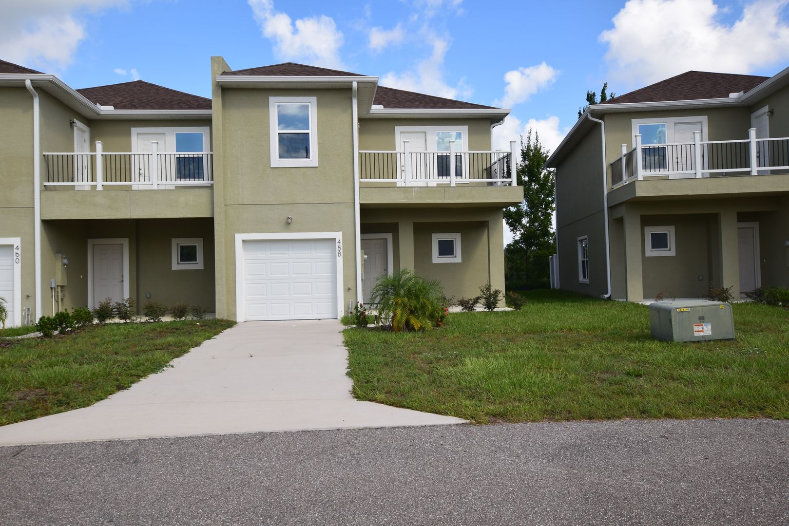 Davenport House: 458 Lake Shore Pkwy