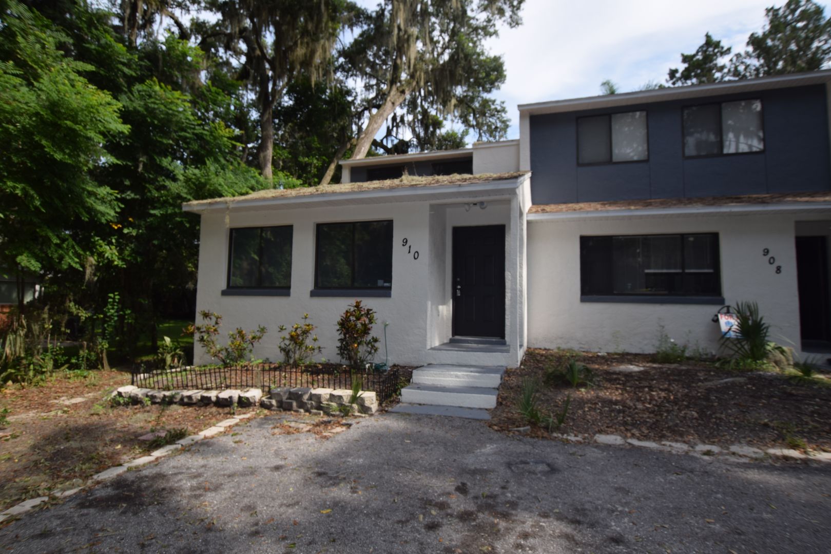 Leesburg Townhome: 904 Sumter Street
