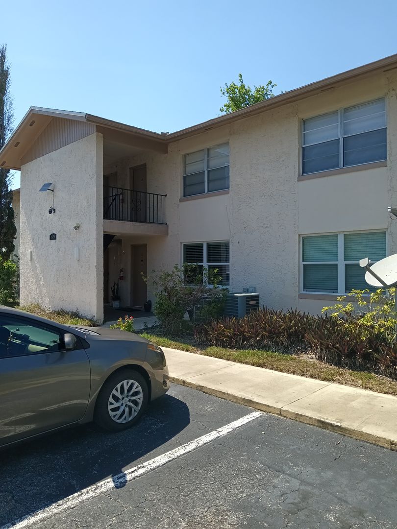 Orlando Condo: 1924 Honour Road #4