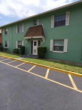 2 Bedroom, 1 Bathroom Condo For Rent at 1633 W. Oak Ridge Road, Orlando FL 32809 – photo 1