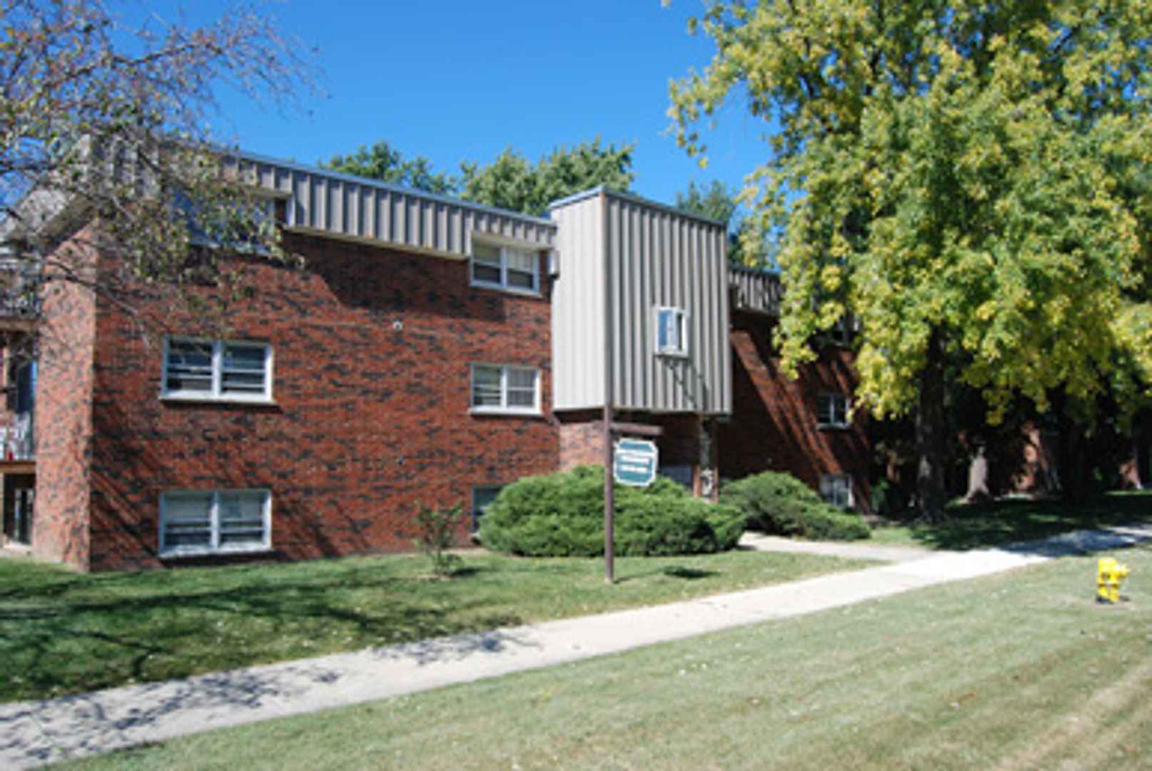 Countryside Apartment: 5740 East Ave