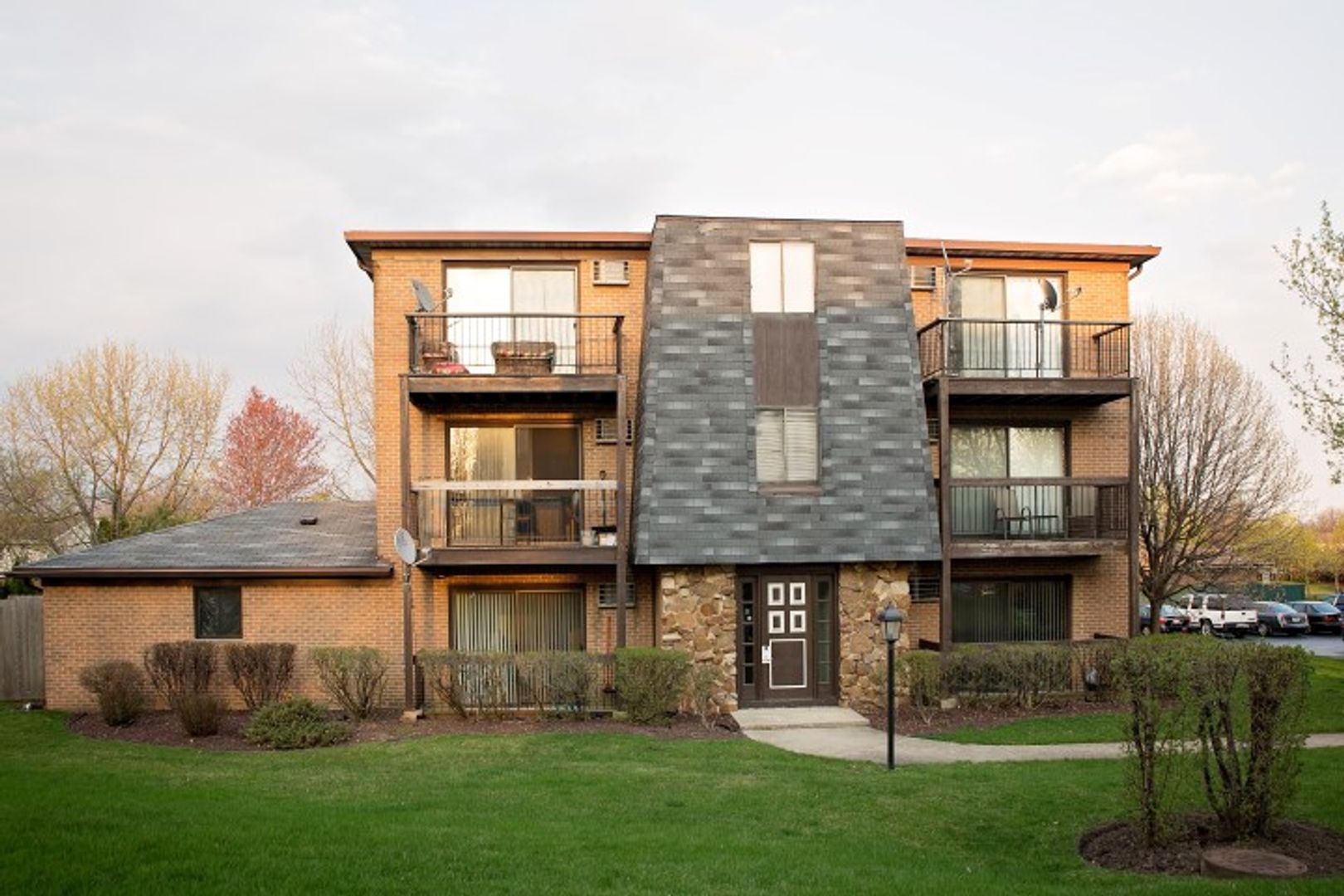 Westmont Apartment: 604 W. 65th St