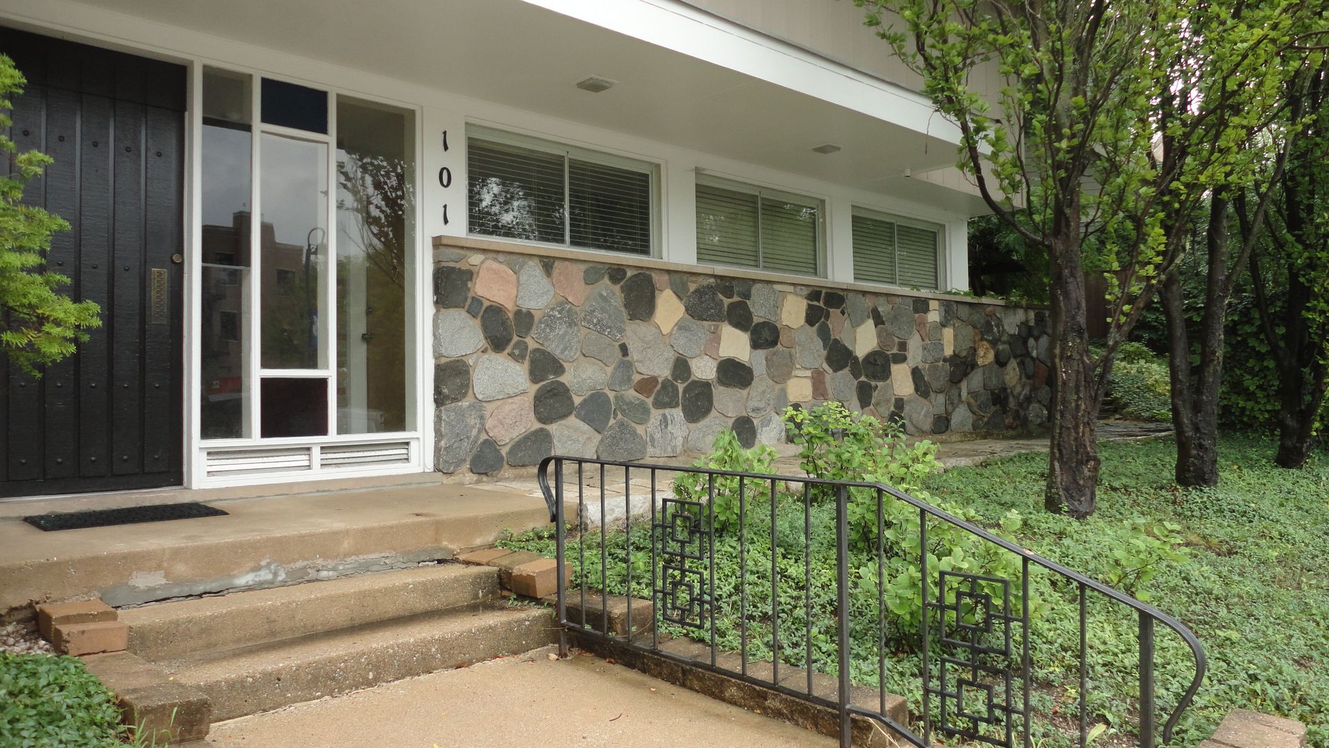 Clarendon Hills Apartment: 101 Eastern Ave